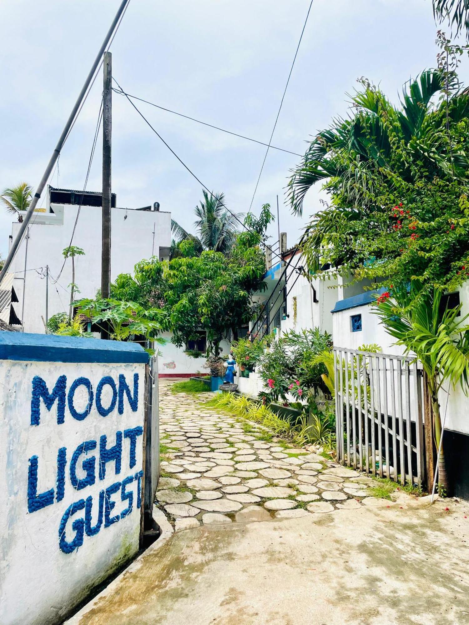 Moon Light Guest Bed & Breakfast Mirissa Ngoại thất bức ảnh