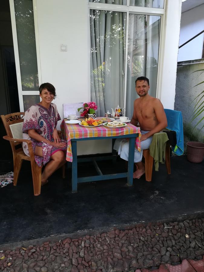Moon Light Guest Bed & Breakfast Mirissa Ngoại thất bức ảnh