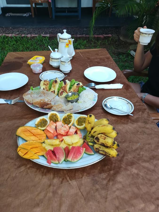 Moon Light Guest Bed & Breakfast Mirissa Ngoại thất bức ảnh